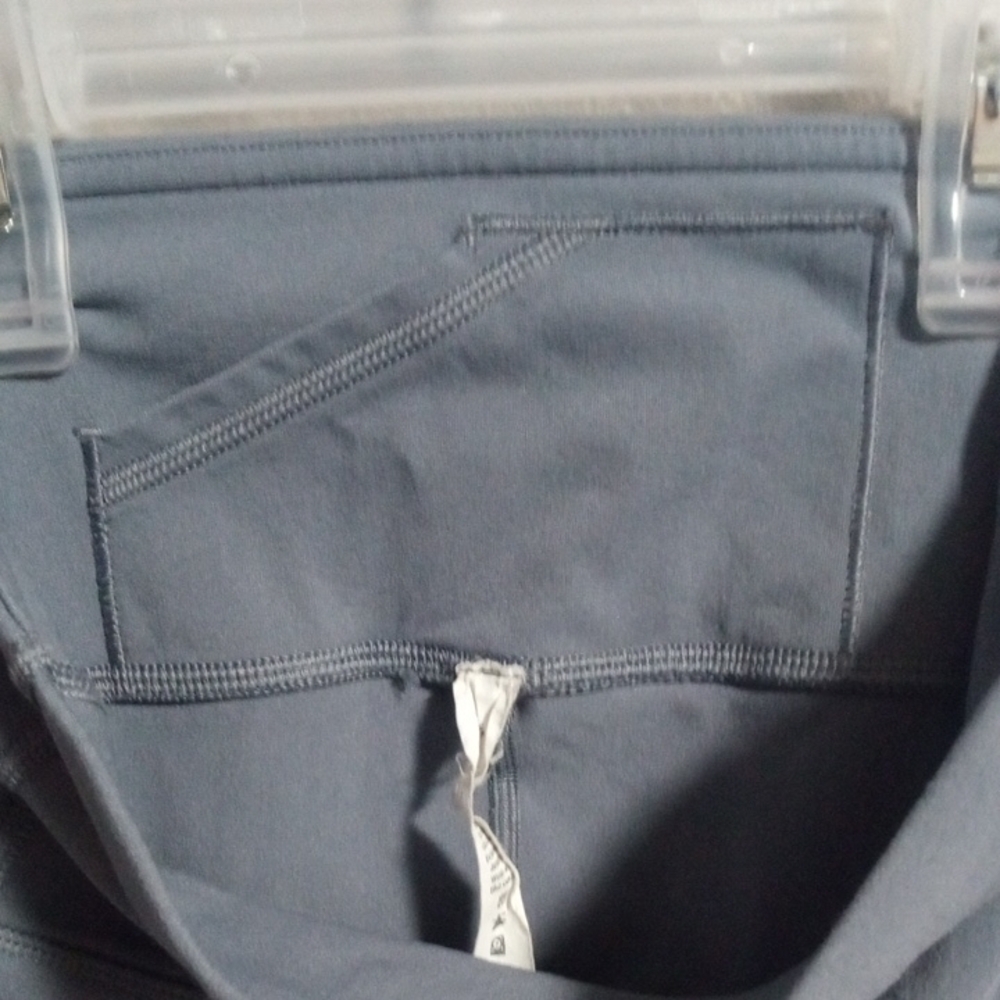 Lululemon Women's Gray High-Waisted Athletic Capri Size 6 - Picture 6 of 7